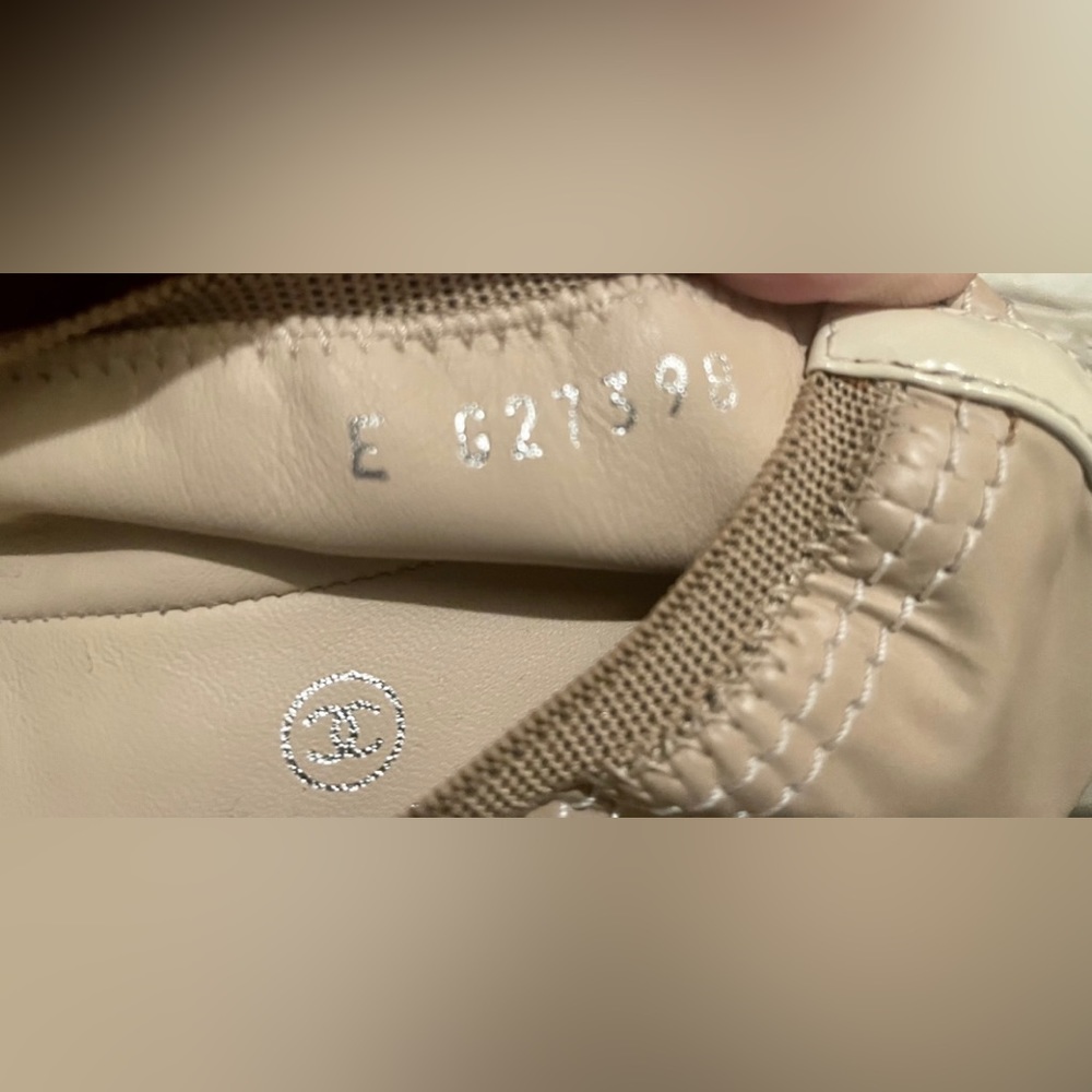 Chanel nude ballerinas with white patent leather accents. - Picture 5 of 9
